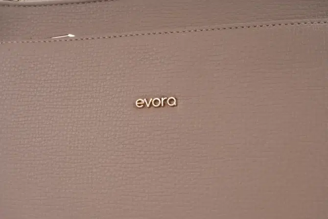 A shoulder bag for women that exudes an abundance of charm- beige